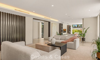 Villa contemporaine de 5 chambres en première ligne de golf à Nueva Andalucía, Marbella 806816 