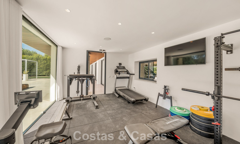 Villa contemporaine de 5 chambres en première ligne de golf à Nueva Andalucía, Marbella 806818