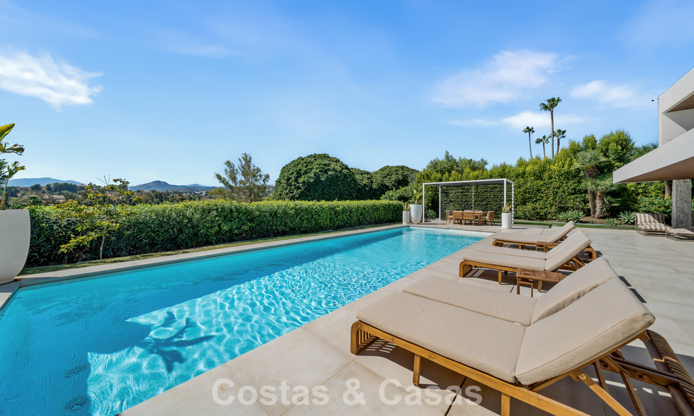 Villa contemporaine de 5 chambres en première ligne de golf à Nueva Andalucía, Marbella 806819