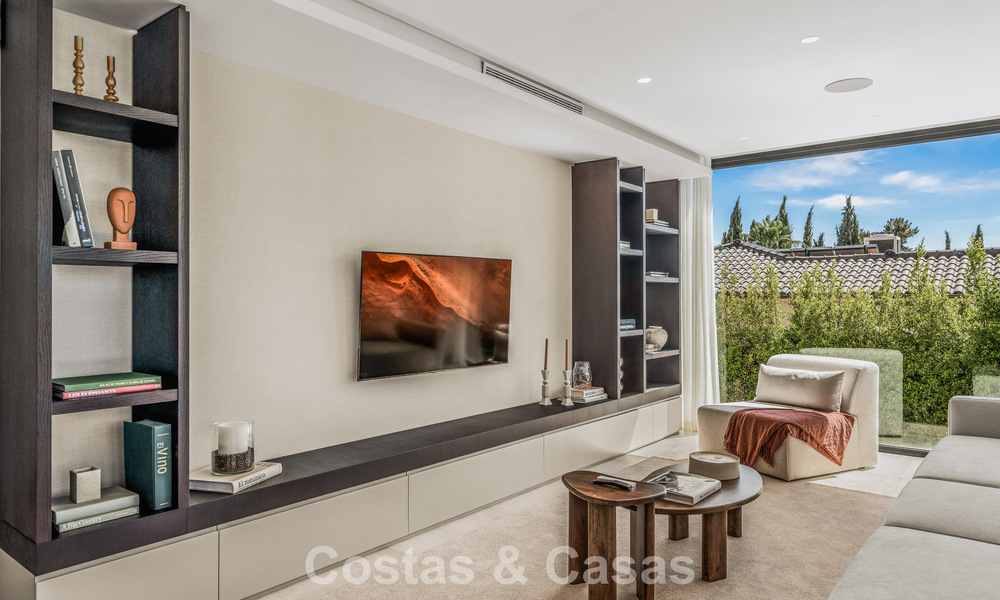Villa contemporaine de 5 chambres en première ligne de golf à Nueva Andalucía, Marbella 806820
