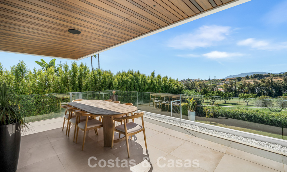 Villa contemporaine de 5 chambres en première ligne de golf à Nueva Andalucía, Marbella 806825