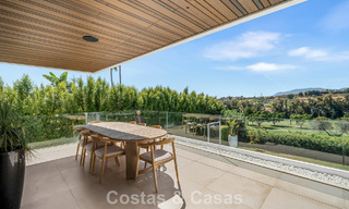 Villa contemporaine de 5 chambres en première ligne de golf à Nueva Andalucía, Marbella 806825 