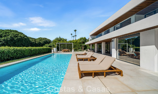 Villa contemporaine de 5 chambres en première ligne de golf à Nueva Andalucía, Marbella 806831 
