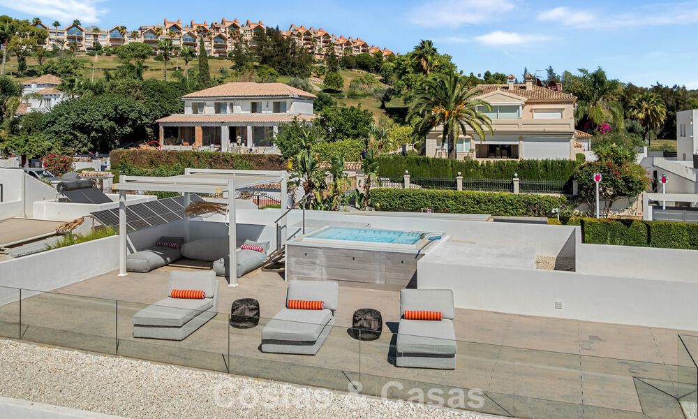 Villa contemporaine de 5 chambres en première ligne de golf à Nueva Andalucía, Marbella 806832