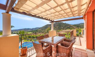 Penthouse d’angle baigné de lumière avec vue à 360° dans le resort de golf Los Arqueros, Marbella - Benahavís 806846 
