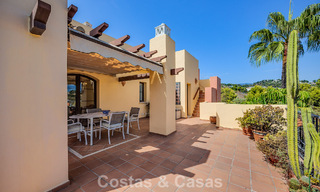 Penthouse d’angle baigné de lumière avec vue à 360° dans le resort de golf Los Arqueros, Marbella - Benahavís 806847 