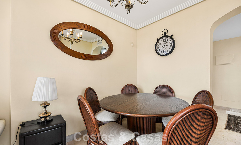 Penthouse d’angle baigné de lumière avec vue à 360° dans le resort de golf Los Arqueros, Marbella - Benahavís 806851