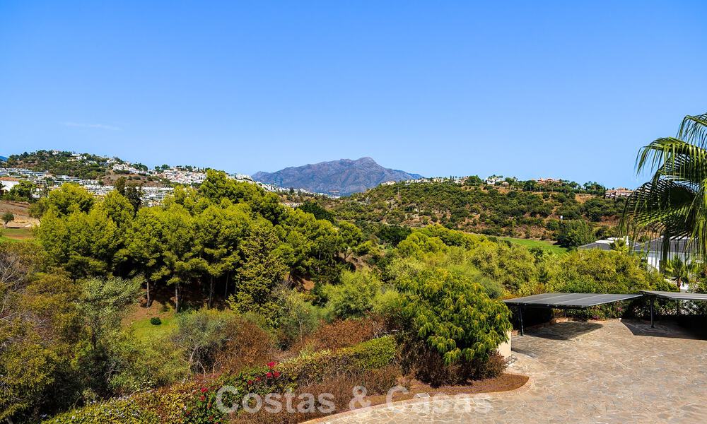 Penthouse d’angle baigné de lumière avec vue à 360° dans le resort de golf Los Arqueros, Marbella - Benahavís 806853