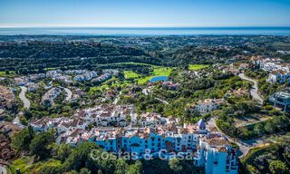 Penthouse d’angle baigné de lumière avec vue à 360° dans le resort de golf Los Arqueros, Marbella - Benahavís 806861 