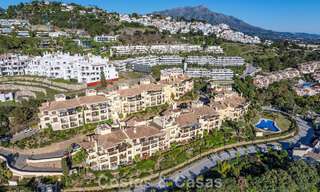 Penthouse d’angle baigné de lumière avec vue à 360° dans le resort de golf Los Arqueros, Marbella - Benahavís 806862 