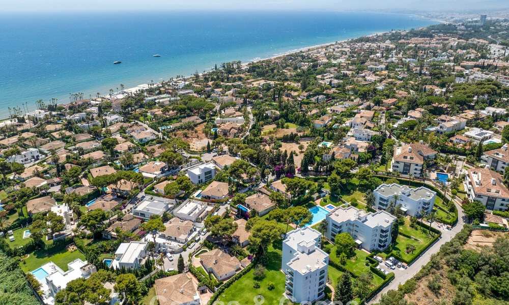 Penthouse de luxe contemporain, entièrement rénové et prêt à vivre, à quelques pas de la plage à Los Monteros, Marbella Est 806556