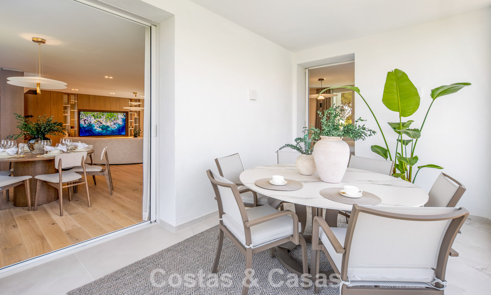 Penthouse de luxe contemporain, entièrement rénové et prêt à vivre, à quelques pas de la plage à Los Monteros, Marbella Est 806559