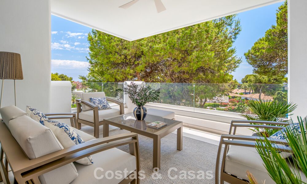 Penthouse de luxe contemporain, entièrement rénové et prêt à vivre, à quelques pas de la plage à Los Monteros, Marbella Est 806561