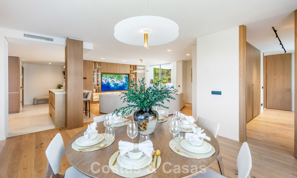 Penthouse de luxe contemporain, entièrement rénové et prêt à vivre, à quelques pas de la plage à Los Monteros, Marbella Est 806573