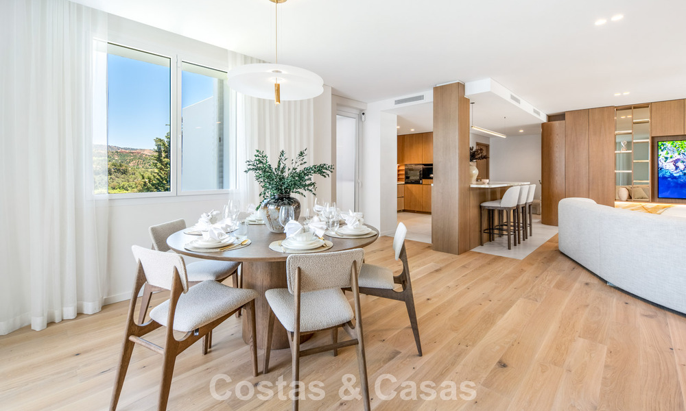 Penthouse de luxe contemporain, entièrement rénové et prêt à vivre, à quelques pas de la plage à Los Monteros, Marbella Est 806574