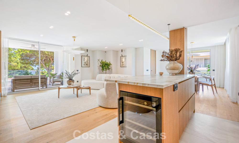 Penthouse de luxe contemporain, entièrement rénové et prêt à vivre, à quelques pas de la plage à Los Monteros, Marbella Est 806576