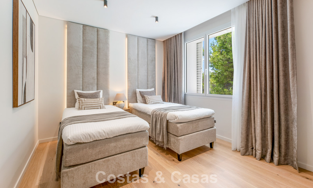Penthouse de luxe contemporain, entièrement rénové et prêt à vivre, à quelques pas de la plage à Los Monteros, Marbella Est 806579