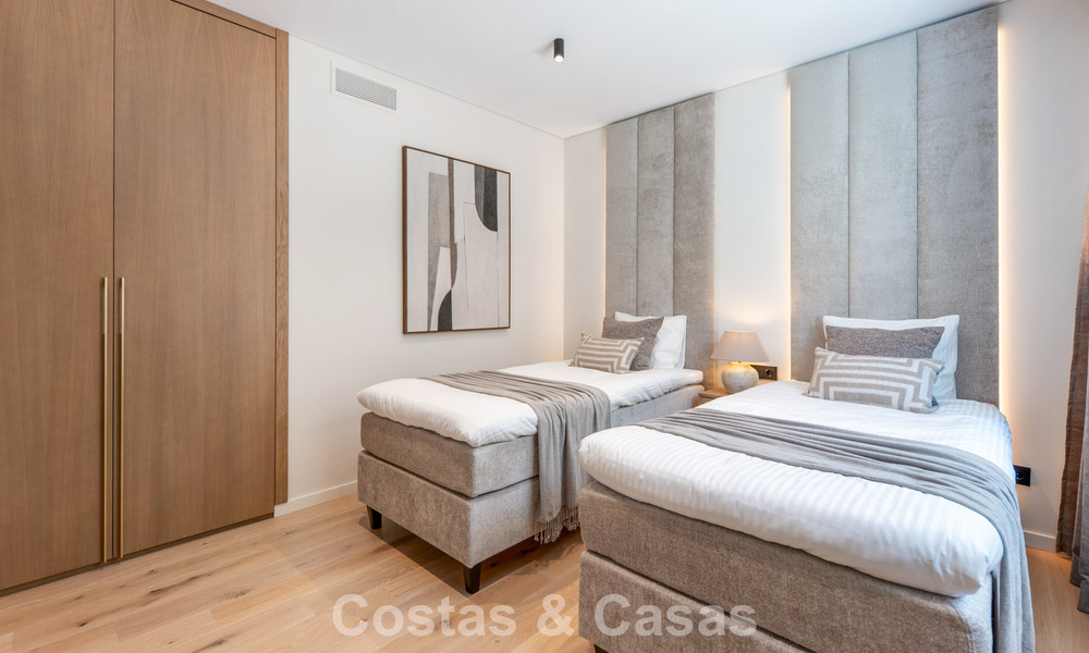 Penthouse de luxe contemporain, entièrement rénové et prêt à vivre, à quelques pas de la plage à Los Monteros, Marbella Est 806580