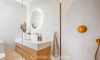 Penthouse de luxe contemporain, entièrement rénové et prêt à vivre, à quelques pas de la plage à Los Monteros, Marbella Est 806583 