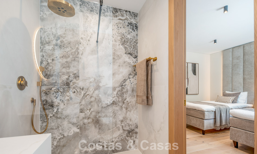 Penthouse de luxe contemporain, entièrement rénové et prêt à vivre, à quelques pas de la plage à Los Monteros, Marbella Est 806584