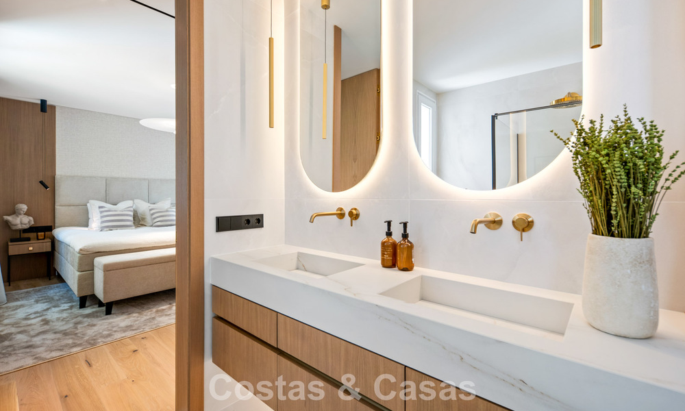 Penthouse de luxe contemporain, entièrement rénové et prêt à vivre, à quelques pas de la plage à Los Monteros, Marbella Est 806589