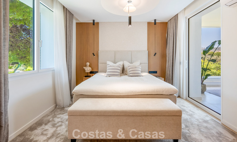 Penthouse de luxe contemporain, entièrement rénové et prêt à vivre, à quelques pas de la plage à Los Monteros, Marbella Est 806594