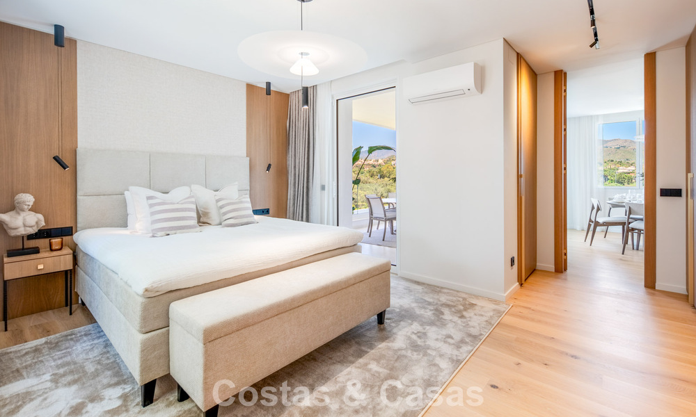 Penthouse de luxe contemporain, entièrement rénové et prêt à vivre, à quelques pas de la plage à Los Monteros, Marbella Est 806595