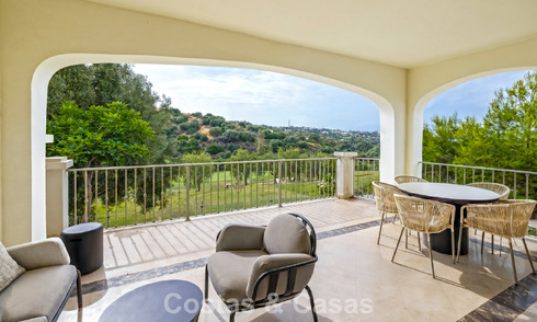 Maisons mitoyennes prêtes à habiter avec une architecture méditerranéenne en première ligne de golf à Estepona 806878