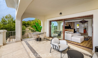 Maisons mitoyennes prêtes à habiter avec une architecture méditerranéenne en première ligne de golf à Estepona 806879 