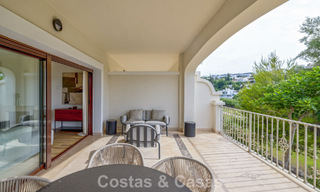 Maisons mitoyennes prêtes à habiter avec une architecture méditerranéenne en première ligne de golf à Estepona 806882 