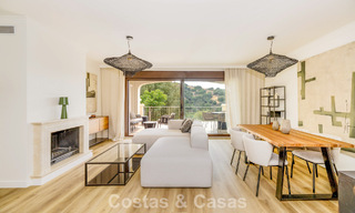 Maisons mitoyennes prêtes à habiter avec une architecture méditerranéenne en première ligne de golf à Estepona 806888 