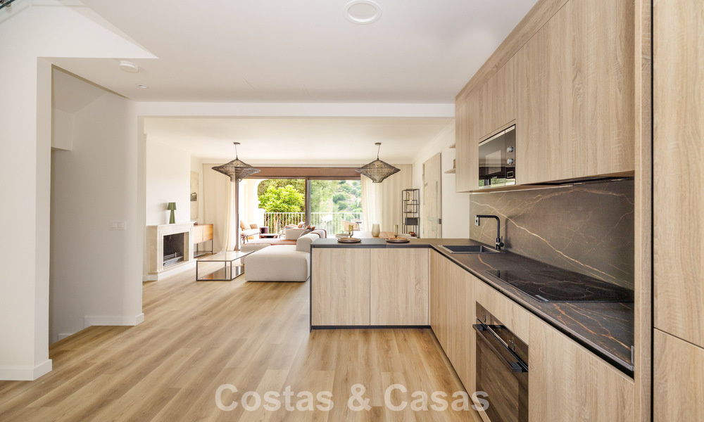 Maisons mitoyennes prêtes à habiter avec une architecture méditerranéenne en première ligne de golf à Estepona 806900