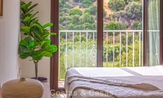 Maisons mitoyennes prêtes à habiter avec une architecture méditerranéenne en première ligne de golf à Estepona 806932 