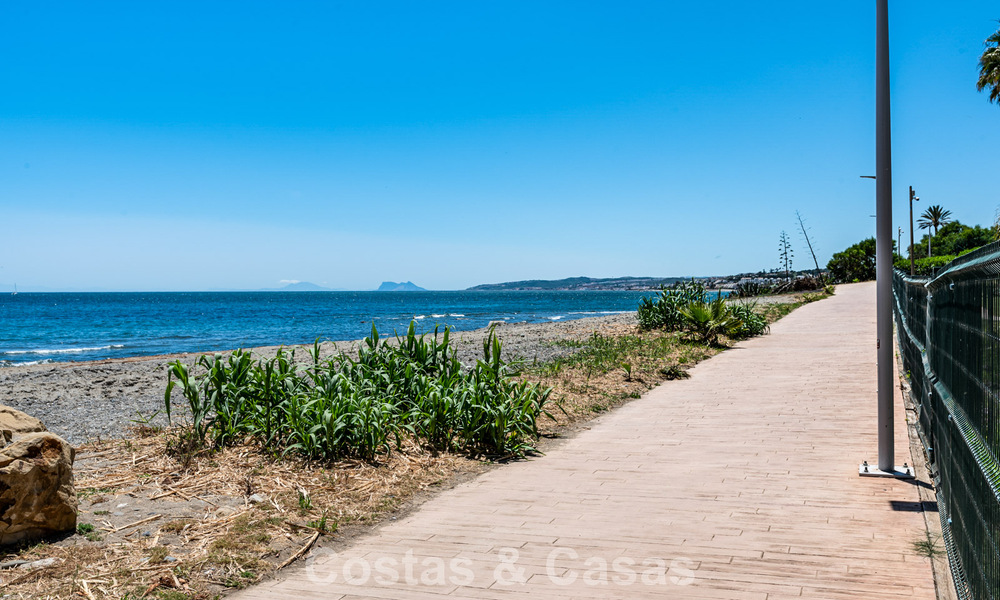 Appartements avec vue sur la mer à vendre à Riviera Andaluza, à quelques pas du centre d’Estepona 806471