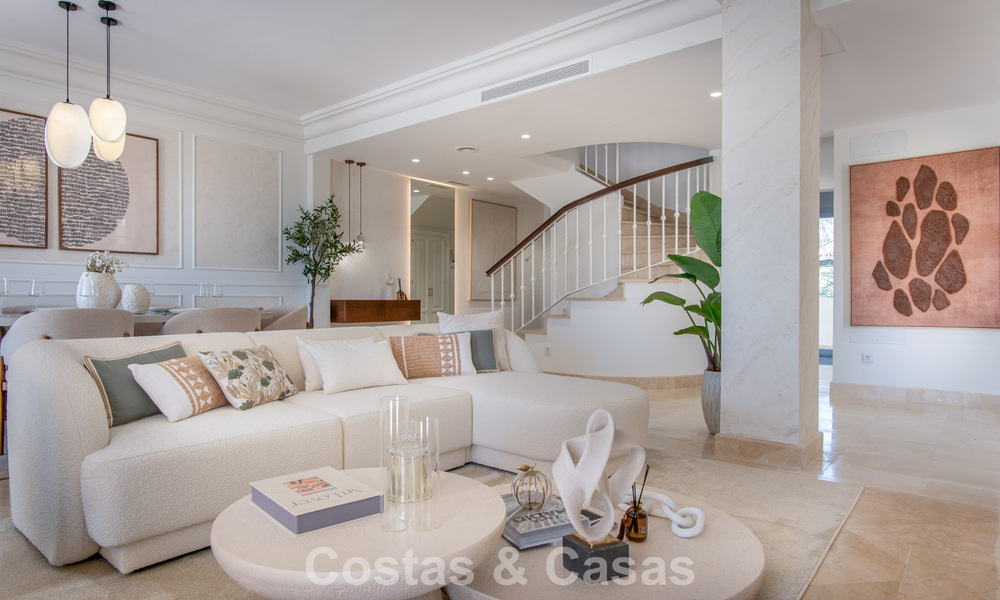 Penthouse duplex de luxe avec grandes terrasses à vendre au cœur de la Vallée du Golf de Nueva Andalucía, Marbella 807012