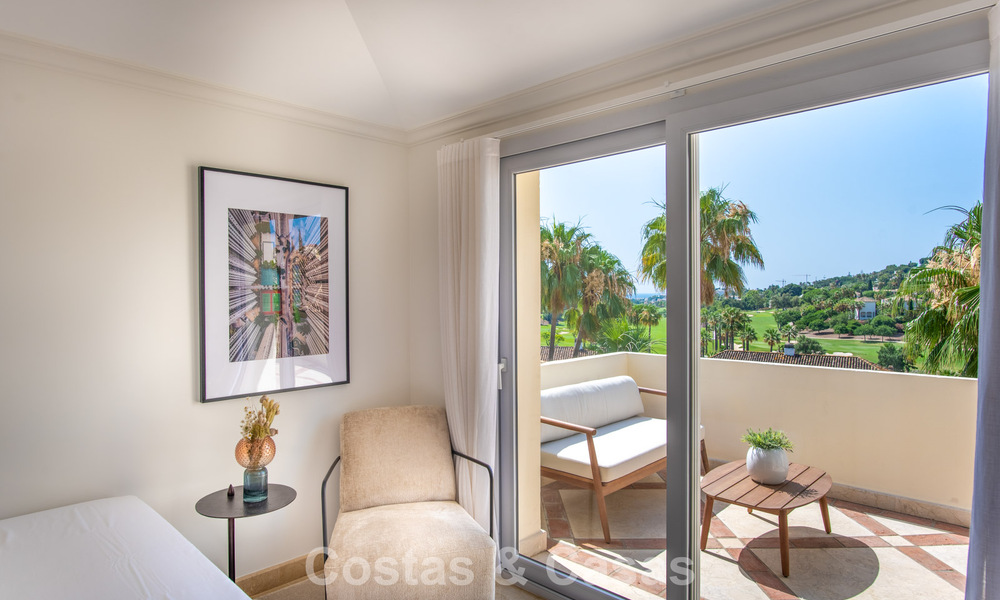 Penthouse duplex de luxe avec grandes terrasses à vendre au cœur de la Vallée du Golf de Nueva Andalucía, Marbella 807019