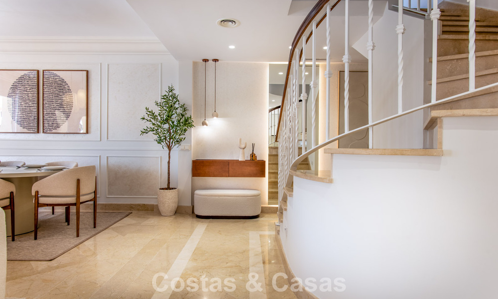 Penthouse duplex de luxe avec grandes terrasses à vendre au cœur de la Vallée du Golf de Nueva Andalucía, Marbella 807020