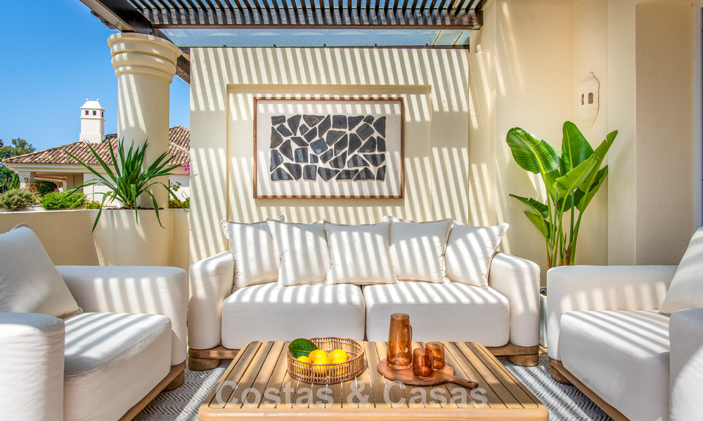 Penthouse duplex de luxe avec grandes terrasses à vendre au cœur de la Vallée du Golf de Nueva Andalucía, Marbella 807023