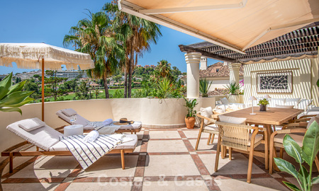 Penthouse duplex de luxe avec grandes terrasses à vendre au cœur de la Vallée du Golf de Nueva Andalucía, Marbella 807024