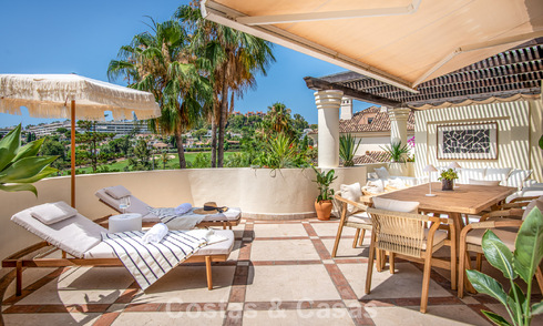 Penthouse duplex de luxe avec grandes terrasses à vendre au cœur de la Vallée du Golf de Nueva Andalucía, Marbella 807024