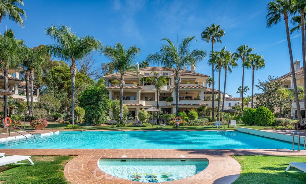 Penthouse duplex de luxe avec grandes terrasses à vendre au cœur de la Vallée du Golf de Nueva Andalucía, Marbella 807026