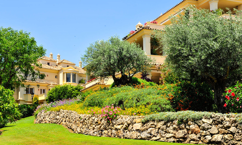 Penthouse duplex de luxe avec grandes terrasses à vendre au cœur de la Vallée du Golf de Nueva Andalucía, Marbella 807441