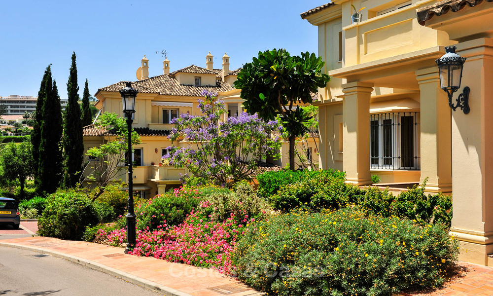 Penthouse duplex de luxe avec grandes terrasses à vendre au cœur de la Vallée du Golf de Nueva Andalucía, Marbella 807442