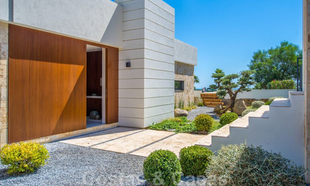 Spacieux appartement avec jardin et piscine privée à vendre dans un complexe résidentiel sécurisé à Benahavís – Marbella 806704