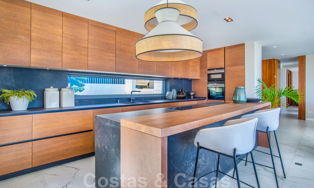 Spacieux appartement avec jardin et piscine privée à vendre dans un complexe résidentiel sécurisé à Benahavís – Marbella 806706