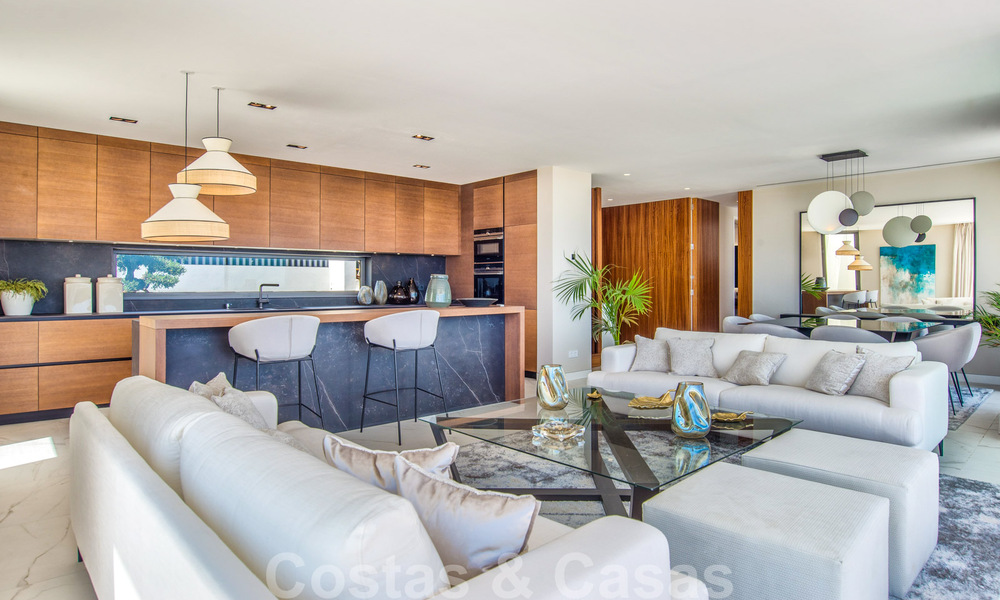 Spacieux appartement avec jardin et piscine privée à vendre dans un complexe résidentiel sécurisé à Benahavís – Marbella 806707