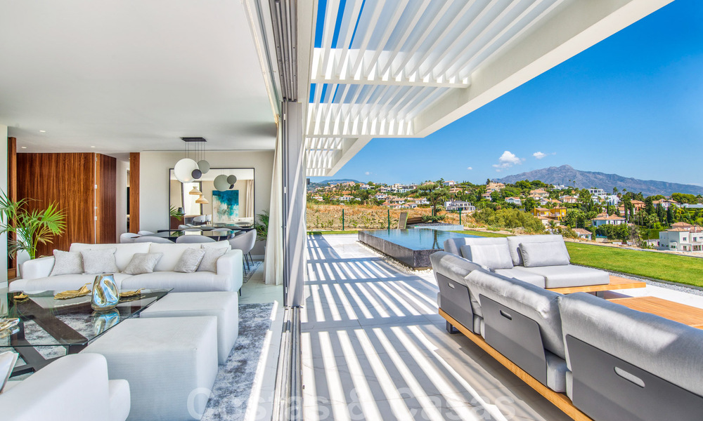 Spacieux appartement avec jardin et piscine privée à vendre dans un complexe résidentiel sécurisé à Benahavís – Marbella 806708