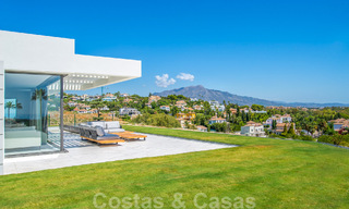 Spacieux appartement avec jardin et piscine privée à vendre dans un complexe résidentiel sécurisé à Benahavís – Marbella 806709 