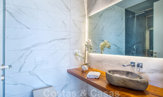 Spacieux appartement avec jardin et piscine privée à vendre dans un complexe résidentiel sécurisé à Benahavís – Marbella 806711 