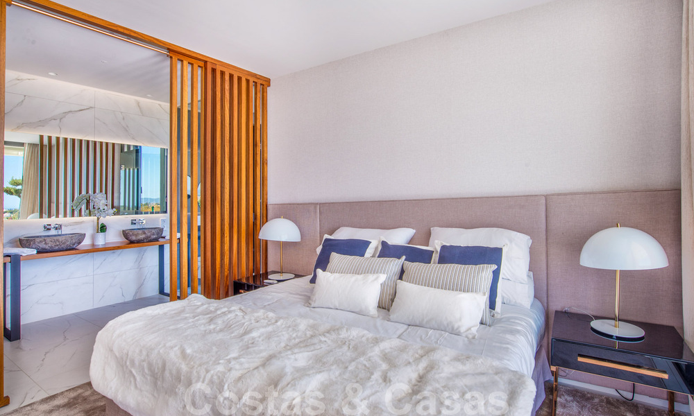 Spacieux appartement avec jardin et piscine privée à vendre dans un complexe résidentiel sécurisé à Benahavís – Marbella 806714